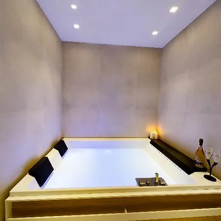 Elite & Hydromassage Pool