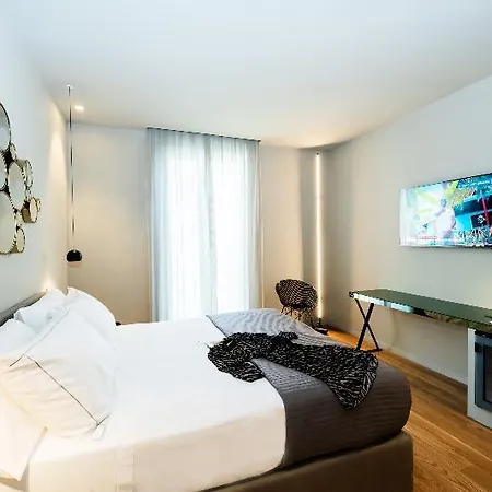 בית הארחה Elite & Hydromassage Pool 4*