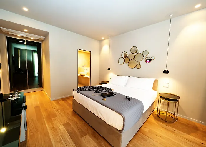 Elite & Hydromassage Pool Konukevi 4*