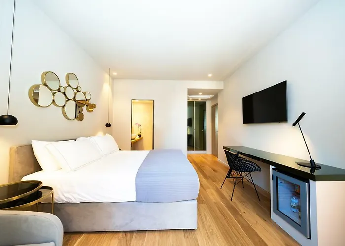 Elite & Hydromassage Pool Affittacamere 4*