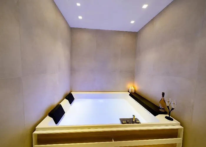 Elite & Hydromassage Pool