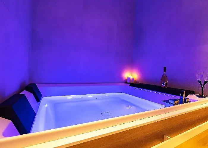 Elite & Hydromassage Pool Affittacamere 4*